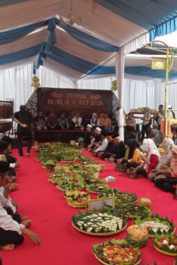 Lestarikan Tradisi Asyura, Festival Bubur Suro Desa Bandung Pandeglang Sedot Ribuan Pengunjung