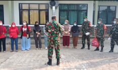Antisipasi Abu Vulkanik Anak Krakatau, Koramil Cadasari dan Puskesmas Pagadungan Bagikan 1.000 Masker ke Warga